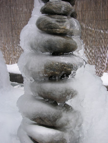 sommer-winter: Brunnen im Winter, 
