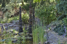sommer-winter: Brunnen im Gartenteich, 