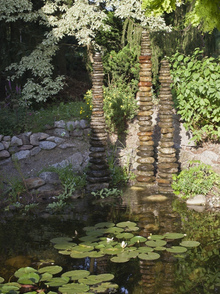 sommer-winter: Brunnen im Gartenteich , 