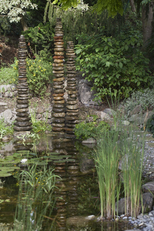 sommer-winter: Brunnen im Gartenteich, 