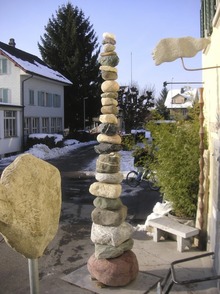 sommer-winter: Vier Meter hoher Brunnen., 