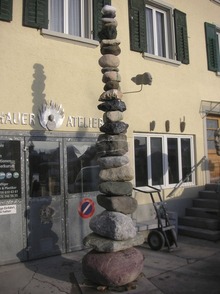 sommer-winter: Vier Meter hoher Brunnen, 