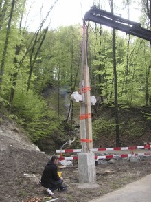 wegkreuze: Eggenwiler Wegkreuz, Wegkreuz beim versetzen.