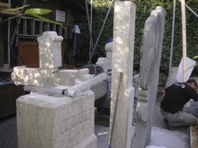 atelier-werkstatt-ausstellungsraum: Wegkreuze , Wegkreuze am\r\nRestaurieren.